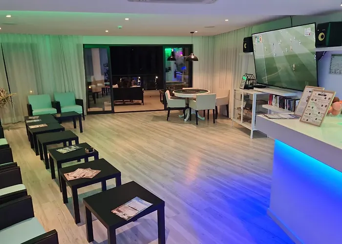 Отель Alcaide Портиман